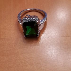 Gorgeous Green Ring NWOT